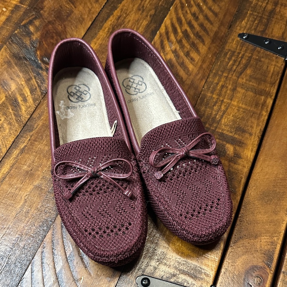 Daisy Fuentes Burgundy Woven Bow Loafers Flats Sz 7 like new